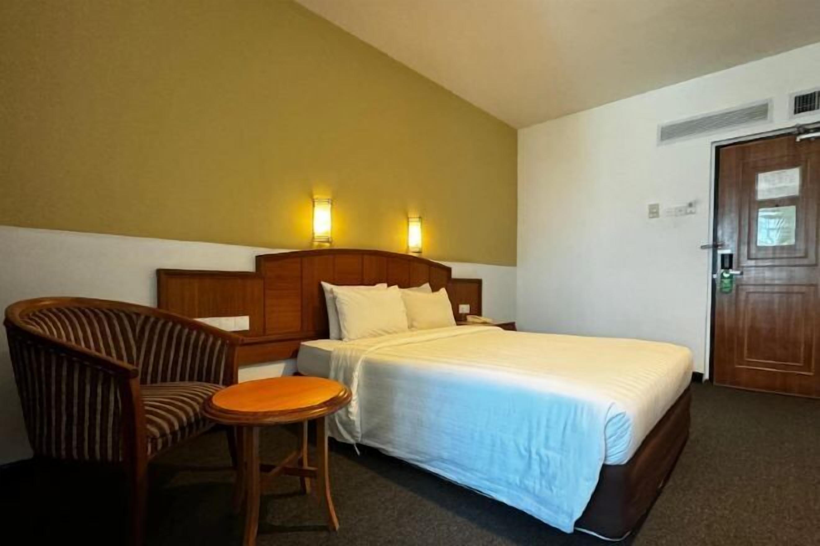 Minibar, free WiFi, bed sheets, wheelchair access