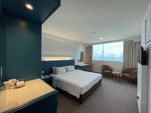Superior Premier King Room | Minibar, free WiFi, bed sheets, wheelchair access - Hotel Continental (George Town)