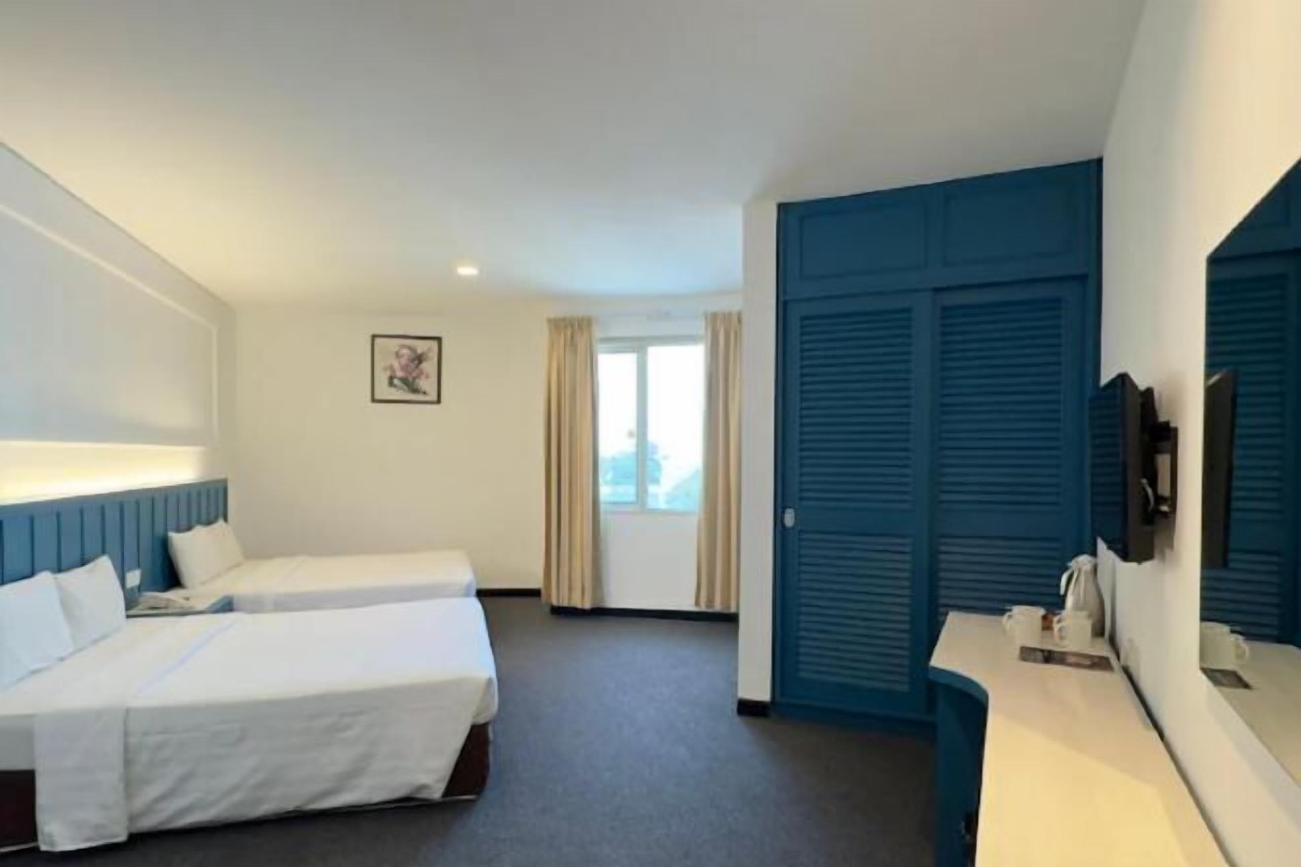 Minibar, free WiFi, bed sheets, wheelchair access