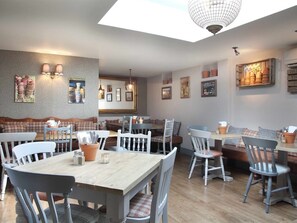 Restaurant - The Flower Pot (Sunbury on Thames)