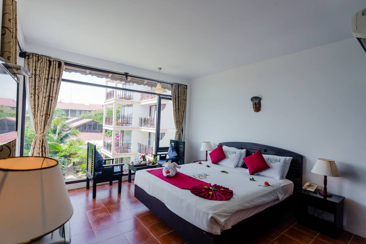 Quarto casal ou duplo superior, vista para o oceano | Roupas de cama premium, cofres nos quartos, escrivaninha