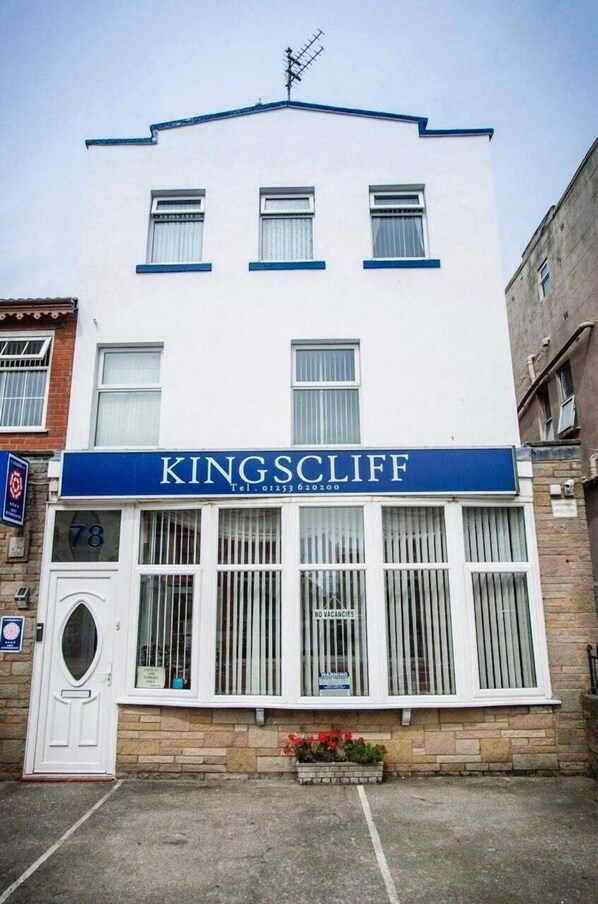 Property entrance - The Kingscliff (Blackpool)