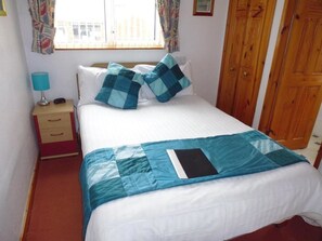 Comfort Double Room, 1 Double Bed | In-room safe, iron/ironing board, bed sheets - The Kingscliff (Blackpool)