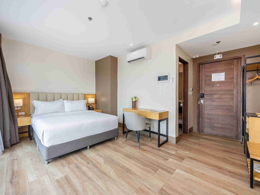 Deluxe Queen Room | Minibar, safe på rommet, skrivebord og wi-fi (inkludert)