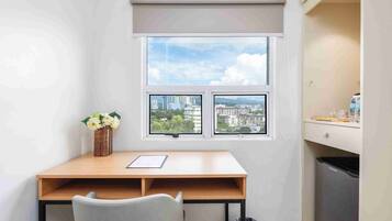 Minibar, coffres-forts dans les chambres, bureau, Wi-Fi gratuit