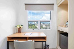 Standard King | Minibar, in-room safe, desk, free WiFi