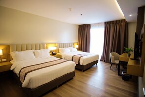 Quarto família (Deluxe) | Frigobar, cofres nos quartos, escrivaninha, Wi-Fi de cortesia