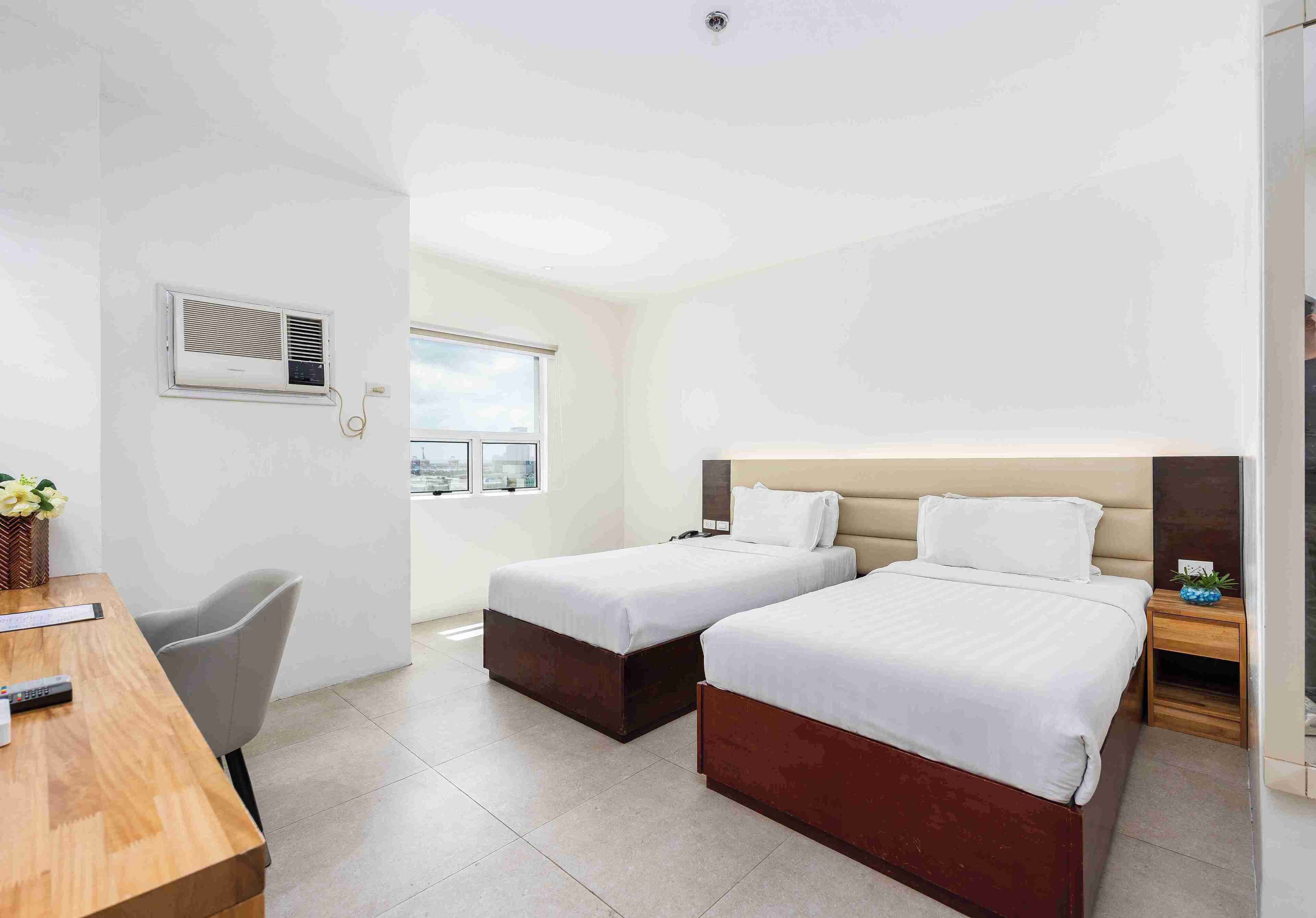 Standard Twin Room | Minibar, safe på rommet, skrivebord og wi-fi (inkludert)