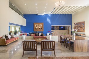 Lobby sitting area - Club Regina Cancun (Cancun)