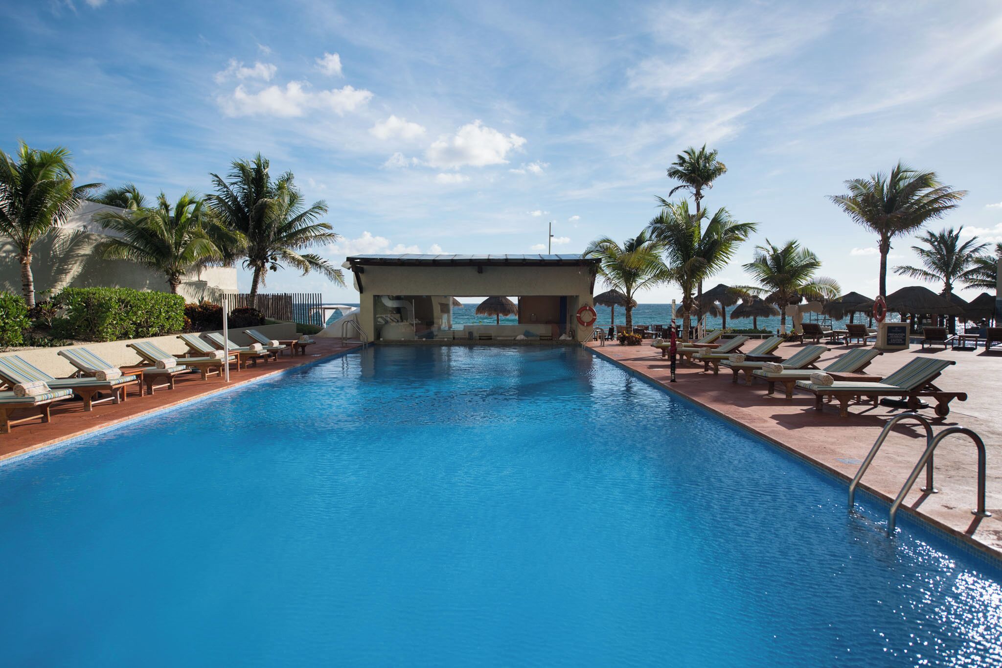 2 outdoor pools, sun loungers