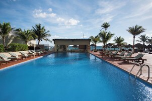 2 piscinas al aire libre, sillones reclinables de piscina