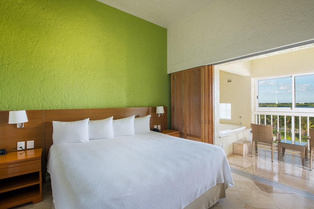 1 bedroom, in-room safe, free cots/infant beds, Internet