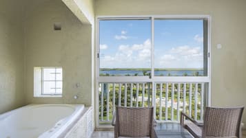 Studio King, Jetted Tub | Balcony