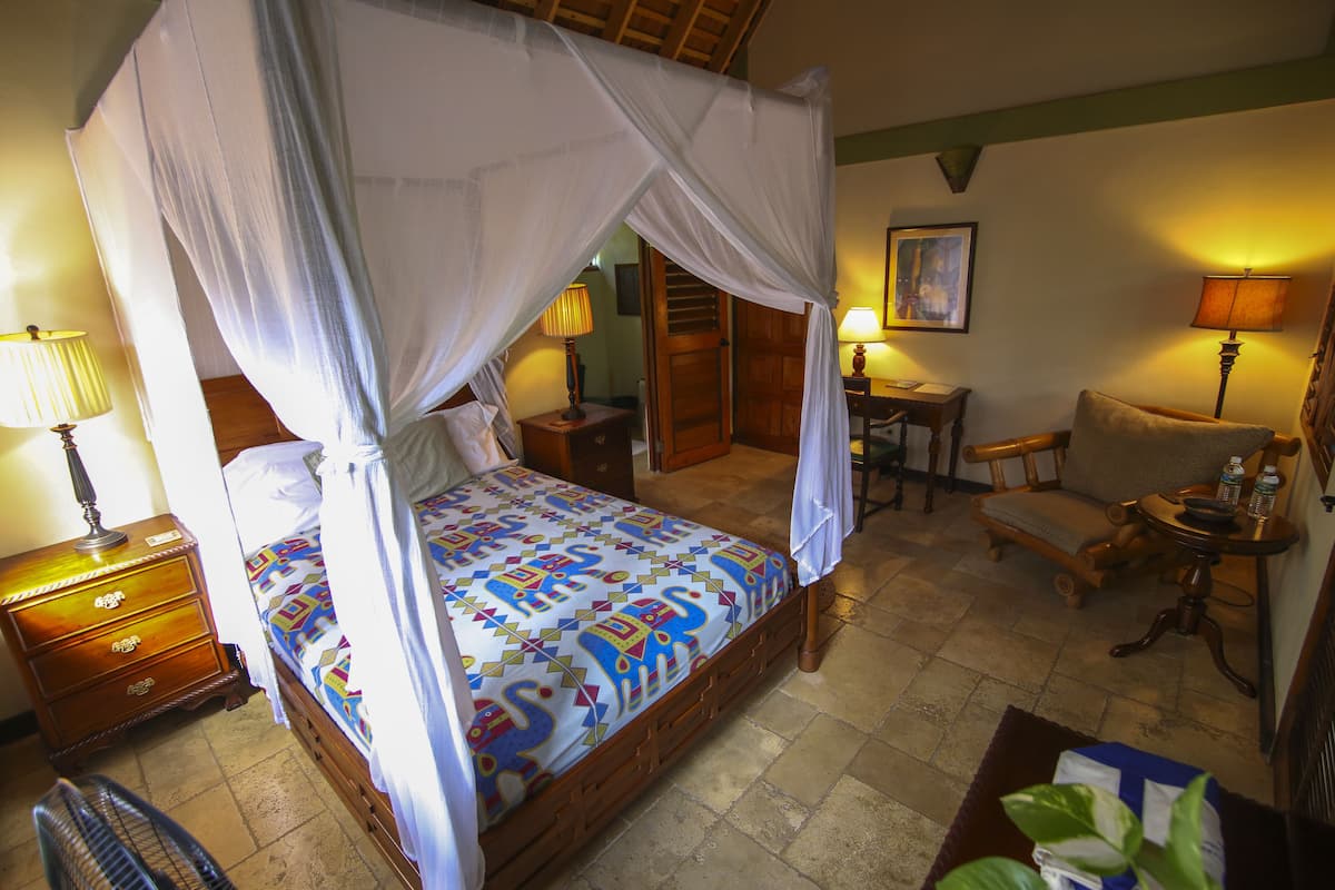 Bungalow Butterfly B | 1 bedroom, premium bedding, pillowtop beds, individually decorated