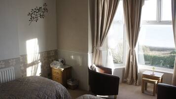 Twin Room, Ensuite (Sea Facing Bay Window)