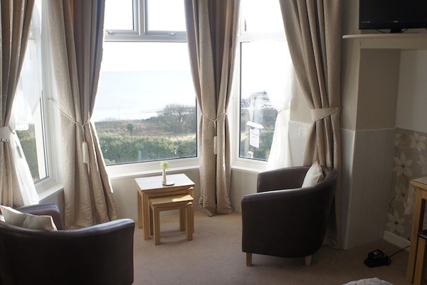 Twin Room, Ensuite (Sea Facing Bay Window)