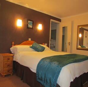Double Room | Free WiFi, bed sheets