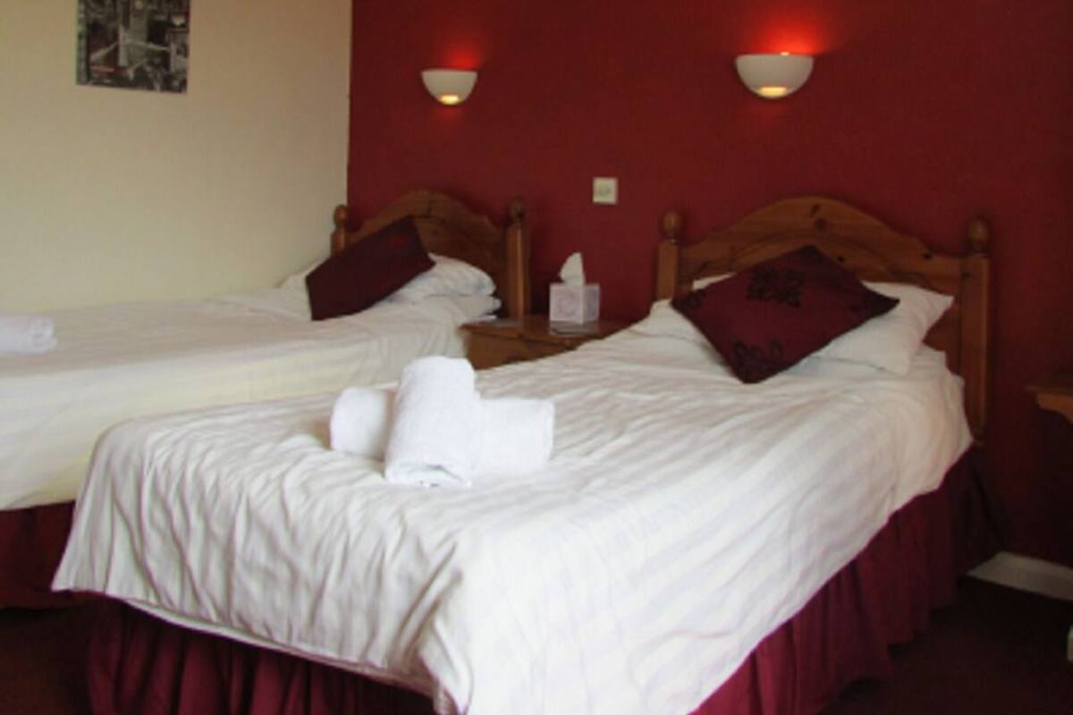 Twin Room | Free WiFi, bed sheets
