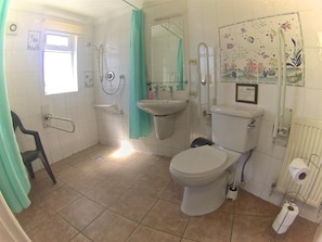 Shower, free toiletries, towels