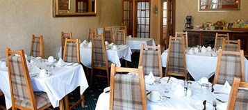 Desayuno buffet diario (GBP 12.95 por persona)