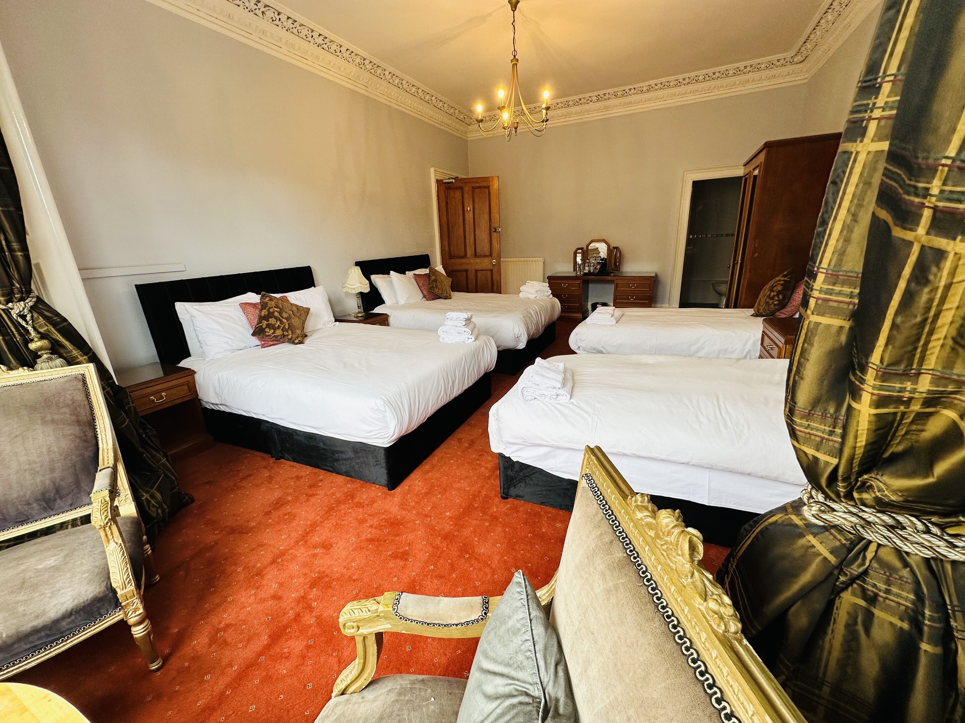 Family Room | Soundproofing, iron/ironing board, free WiFi