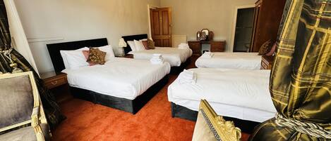 Chambre Familiale | 1 chambre, chambres insonorisées, fer et planche à repasser