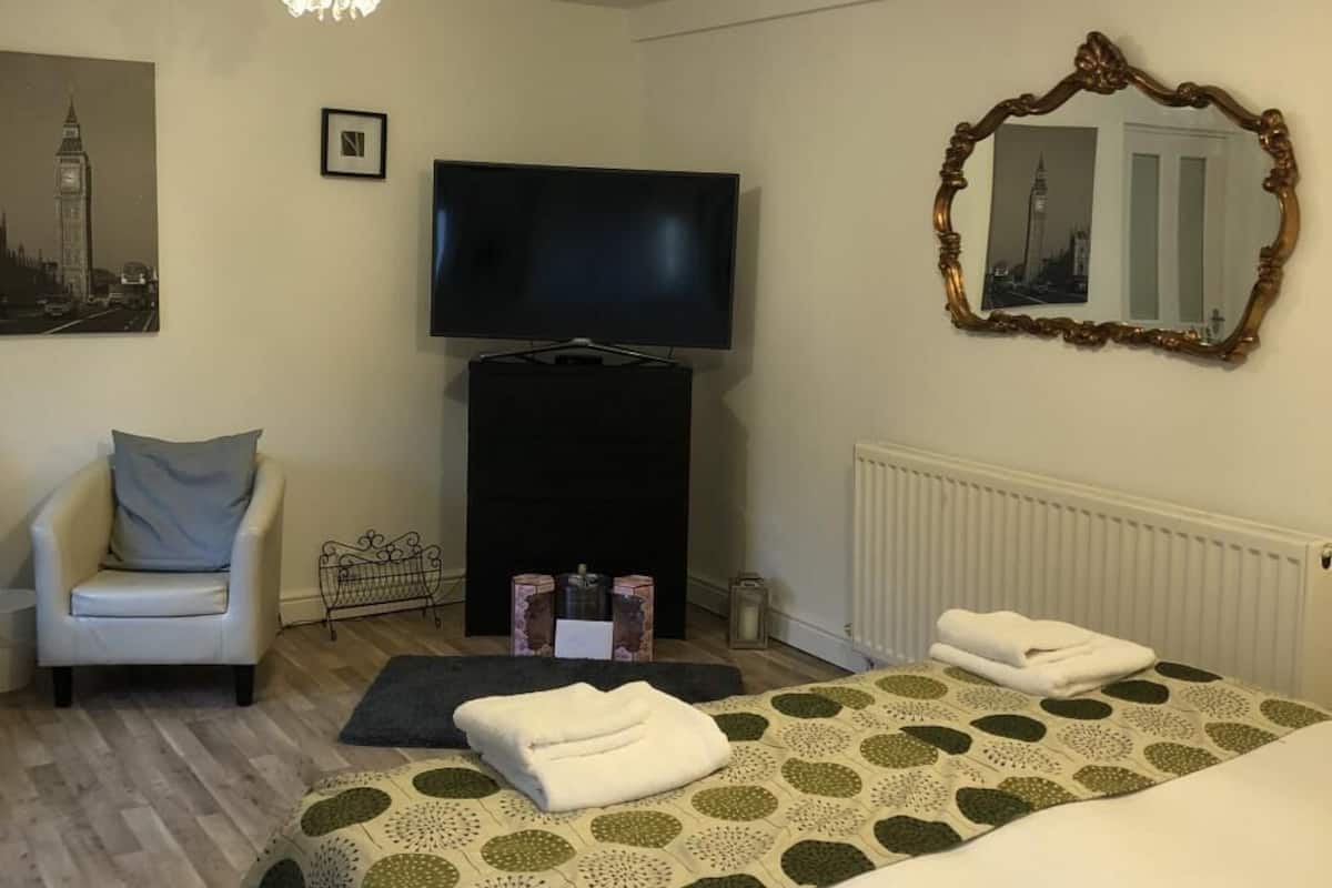 Double room-Standard-Shared Bathroom-Courtyard view-Ground Floor | Free WiFi