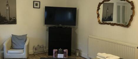 Double room-Standard-Shared Bathroom-Courtyard view-Ground Floor