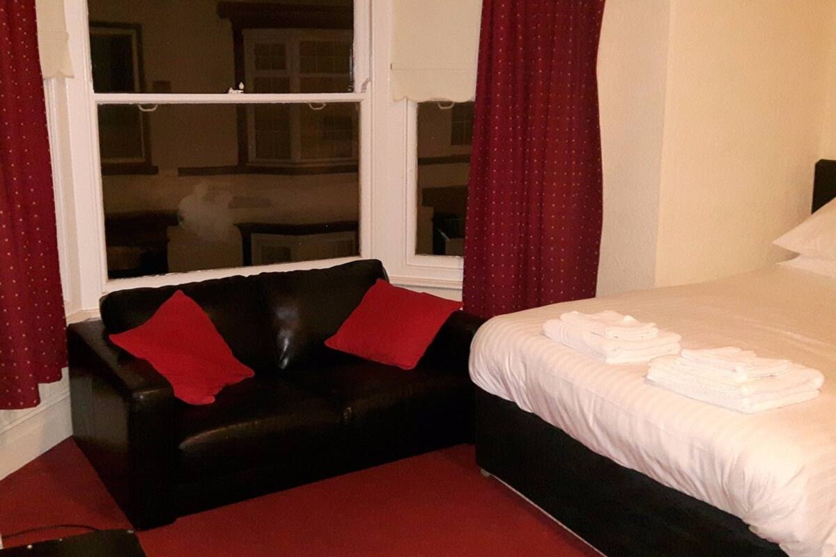 Family Room, Shared Bathroom | Free WiFi