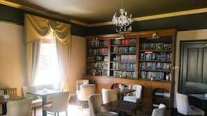 Unclassified image, 2 of 53, button - Dunedin Country House (Hull)