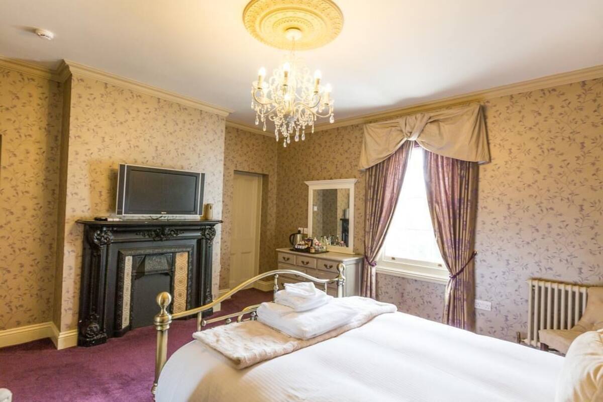 Governess | Premium bedding, iron/ironing board (on request), WiFi (free)