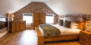 Stable Master | Premium bedding, individually decorated, individually furnished - Dunedin Country House (Hull)