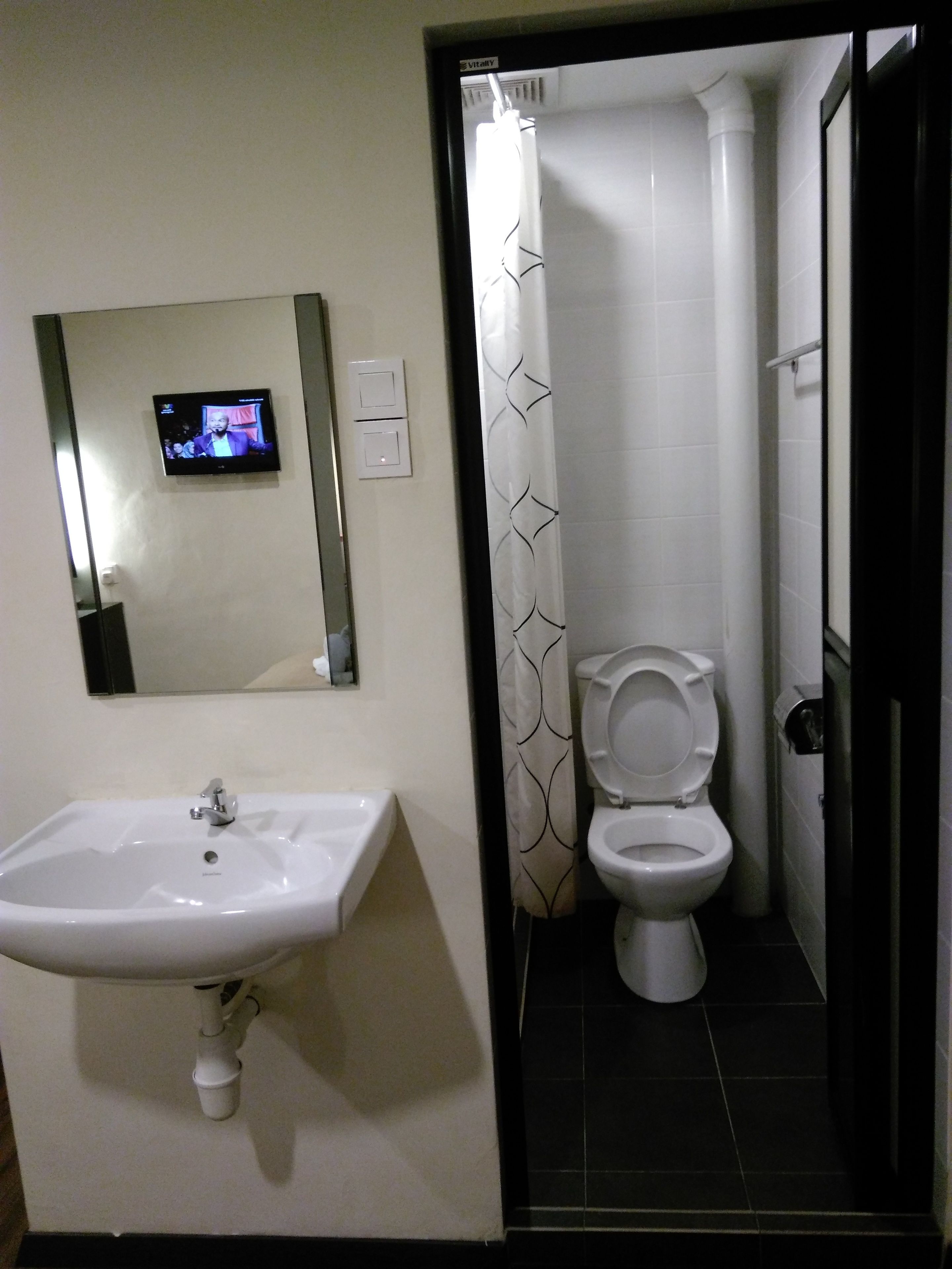 standard single room | bathroom | hair dryer, bidet, towels