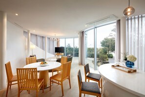 Kjøleskap, mikrobølgeovn, ovn og kaffetrakter/tekoker