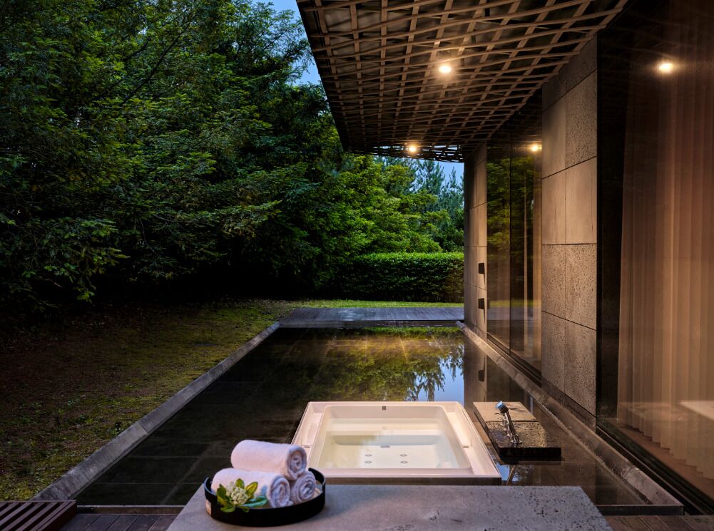 Kengo Kuma Villa ( 2 Rooms ) | Premium bedding, down comforters, in-room safe, individually decorated