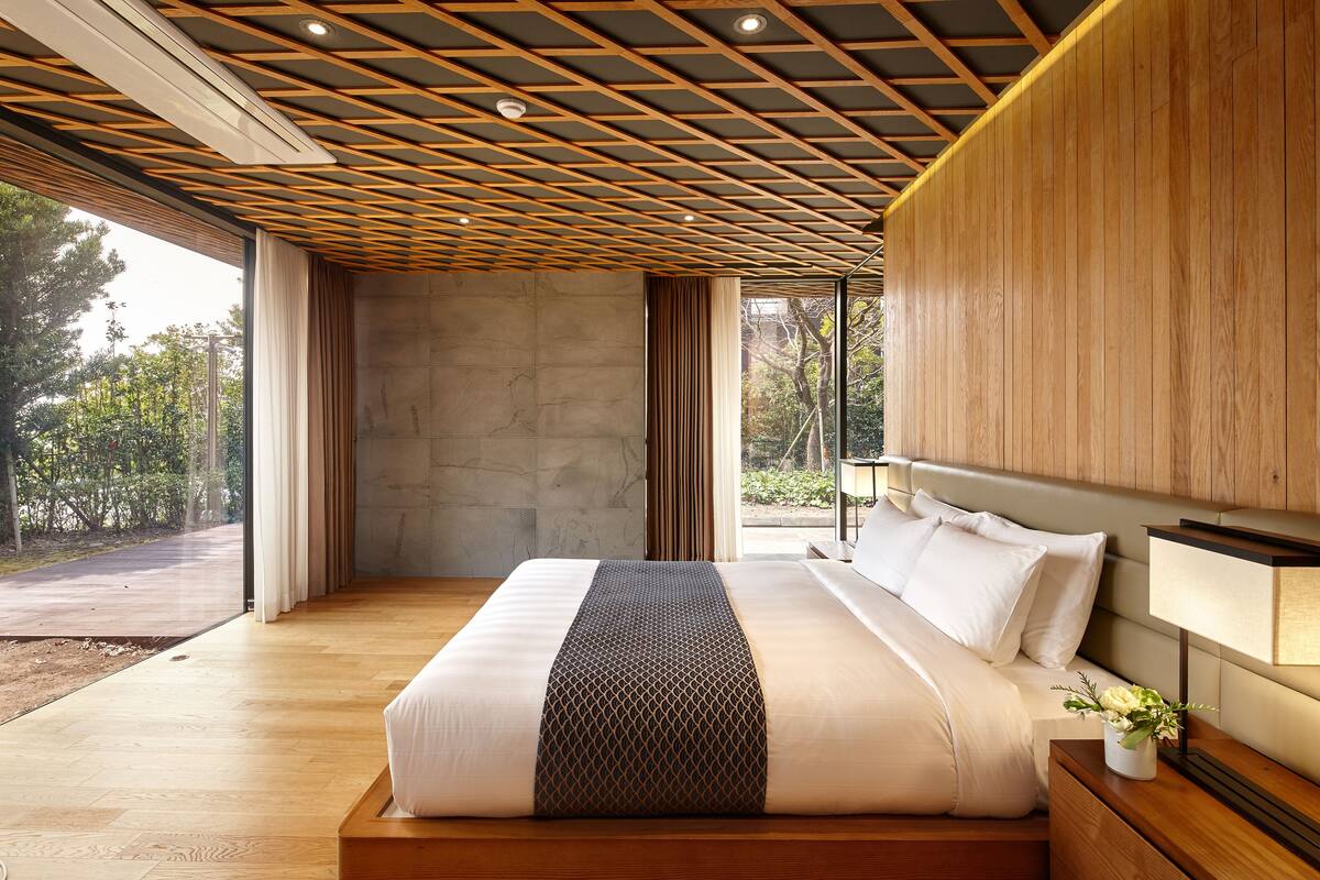 Premium bedding, down duvets, in-room safe, blackout curtains