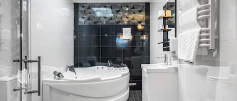Executive Suite, No Windows | Bathroom