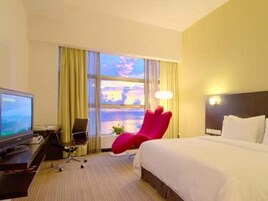 Deluxe Room | In-room safe, desk, soundproofing, iron/ironing board