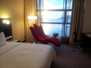 In-room safe, desk, soundproofing, iron/ironing board - The Klagan Hotel (Kota Kinabalu)