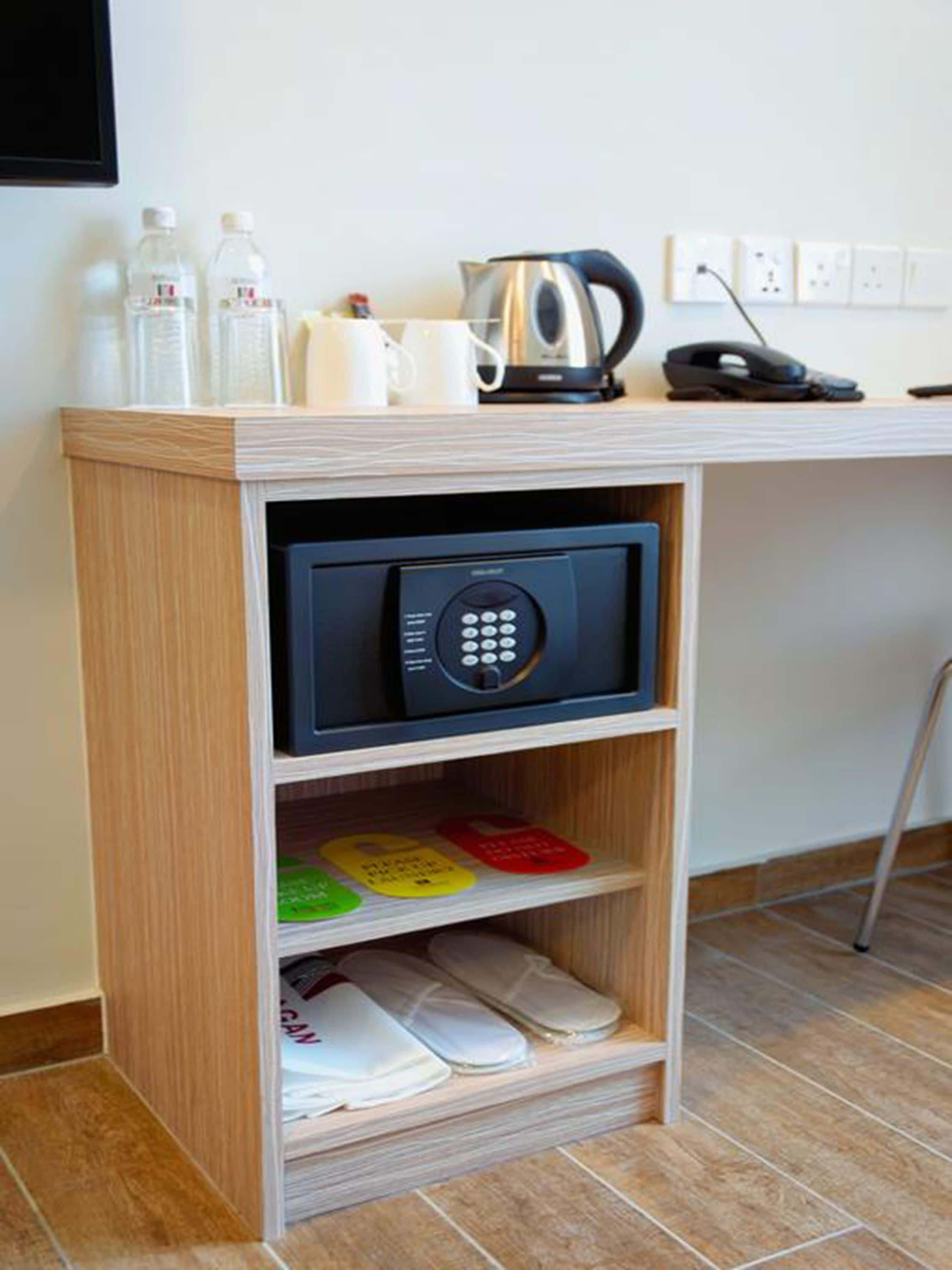 courtyard triple | in-room safe, desk, soundproofing, iron/ironing board