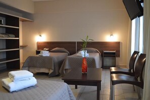 Minibar, desk, cribs (free), rollaway beds (surcharge) - Destino Real Hotel (Buenos Aires)