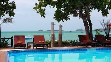 Outdoor pool, pool umbrellas, sun loungers