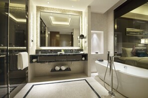 A modern bathroom with a large mirror, dual sinks, a bathtub, and a glass shower enclosure. - Crowne Plaza Tianjin Jinnan by IHG (Tianjin)