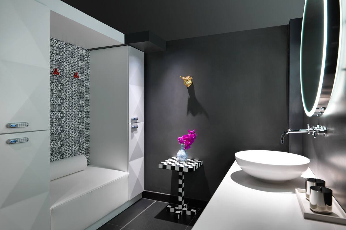 sauna, steam room, body treatments, aromatherapy, facials