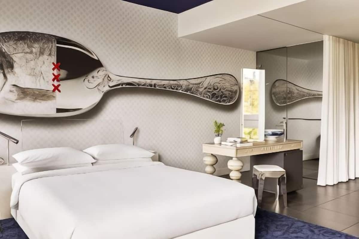 Hypo-allergenic bedding, down duvets, free minibar items, in-room safe