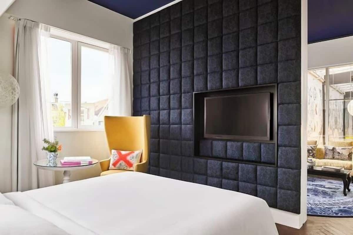 Hypo-allergenic bedding, down duvets, free minibar items, in-room safe