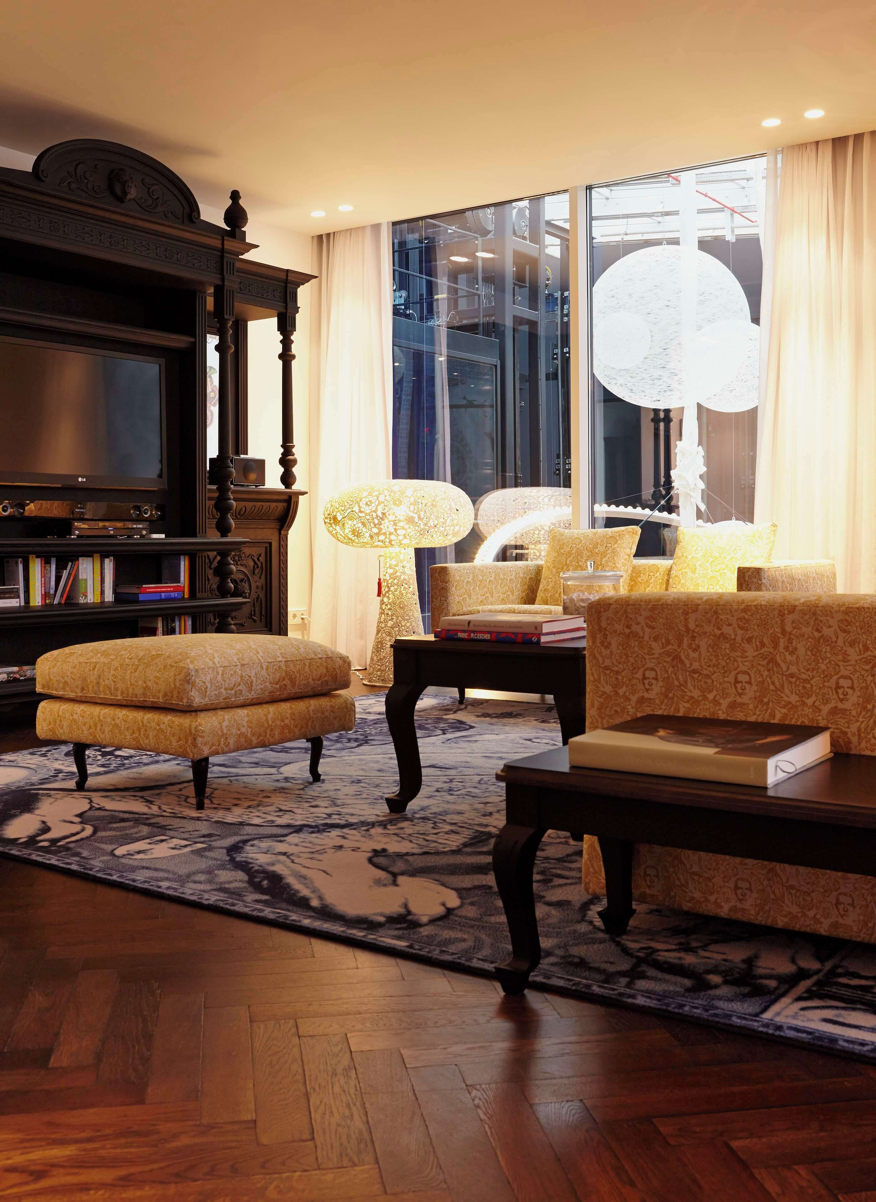 suite (prinsengracht) | hypo-allergenic bedding, down duvets, free minibar items, in-room safe