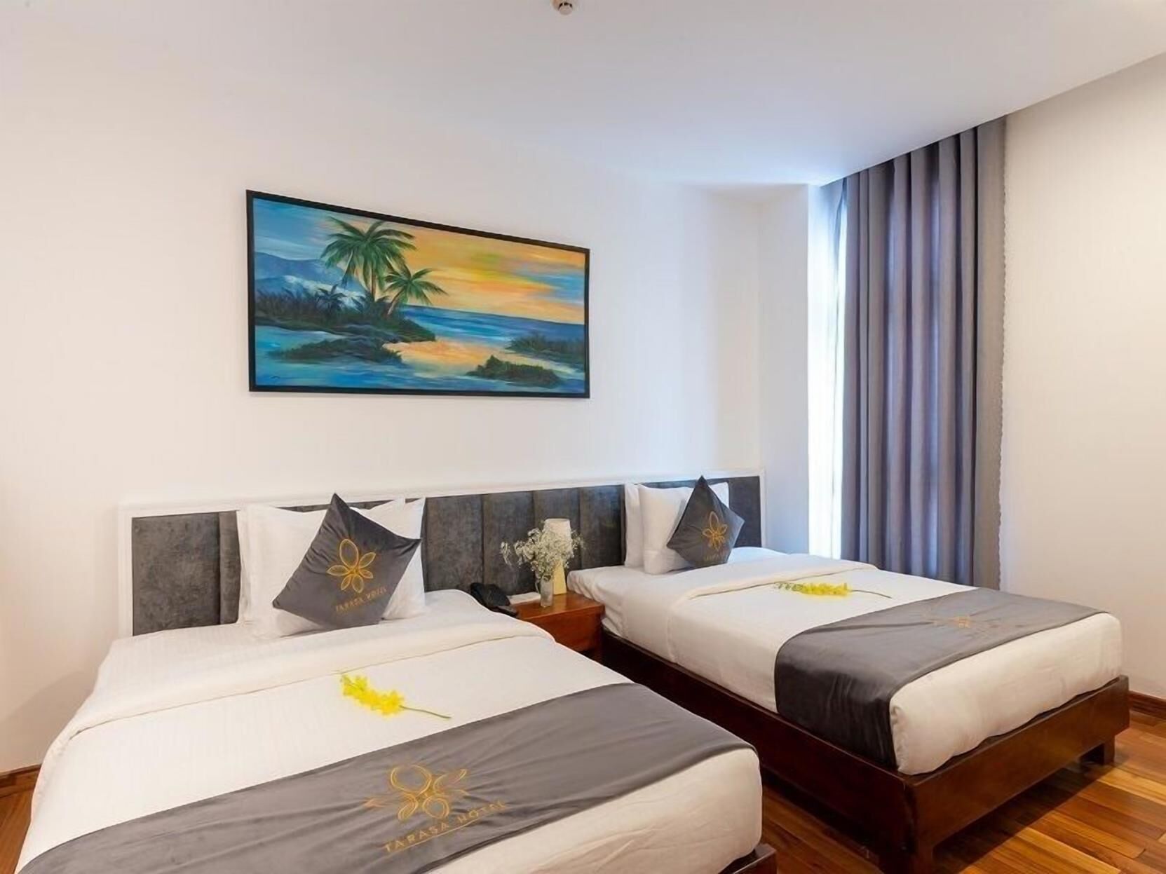 Edredones de plumas, colchones viscoelásticos, minibar y caja fuerte