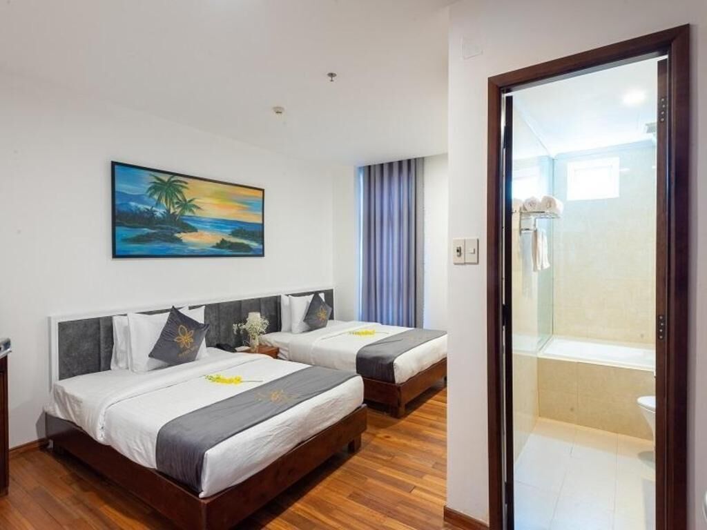 Edredones de plumas, colchones viscoelásticos, minibar y caja fuerte