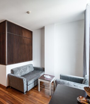 Studio Suite, City View | 1 bedroom, down comforters, memory foam beds, minibar